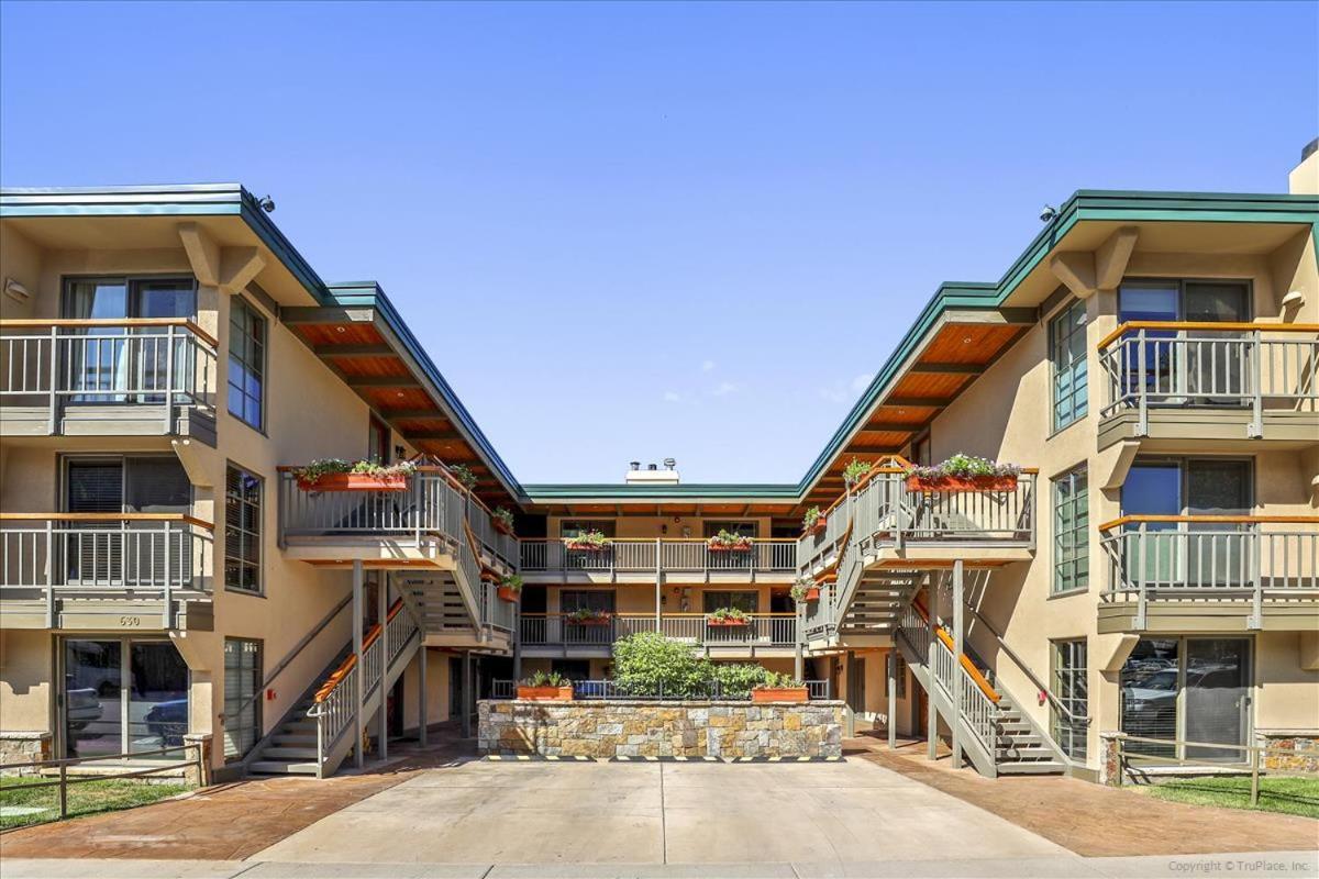 Modern Condo, 1 Block To Gondola - Ideal Vacation Location *