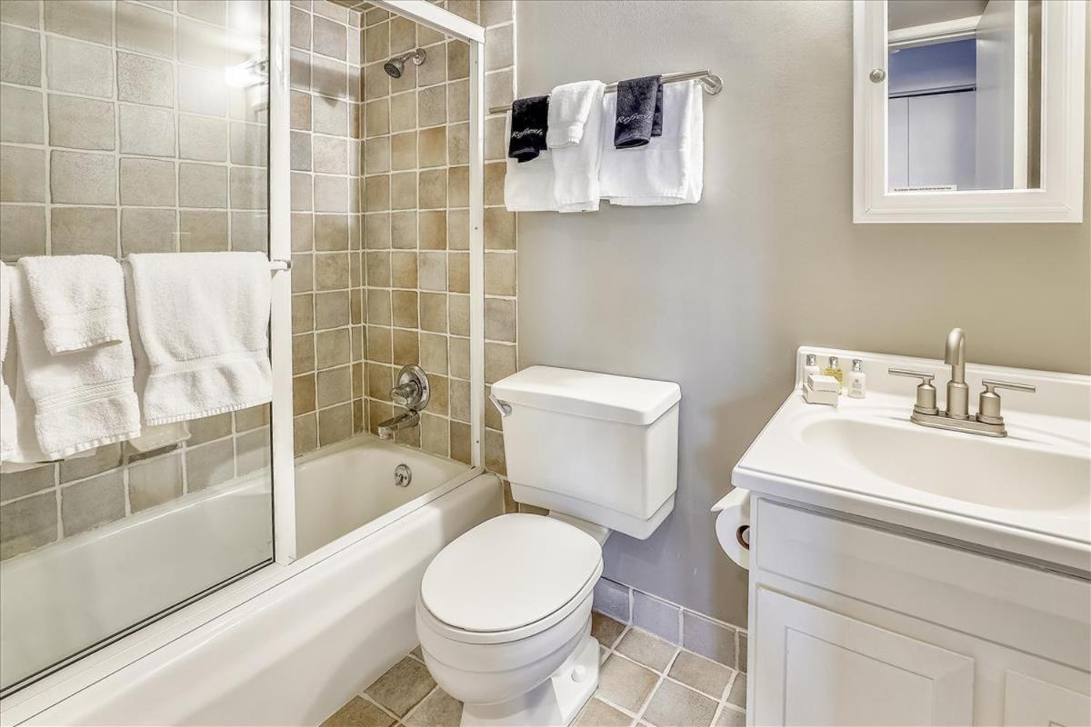 Apartment Modern Condo, 1 Block To Gondola - Ideal Vacation Location *