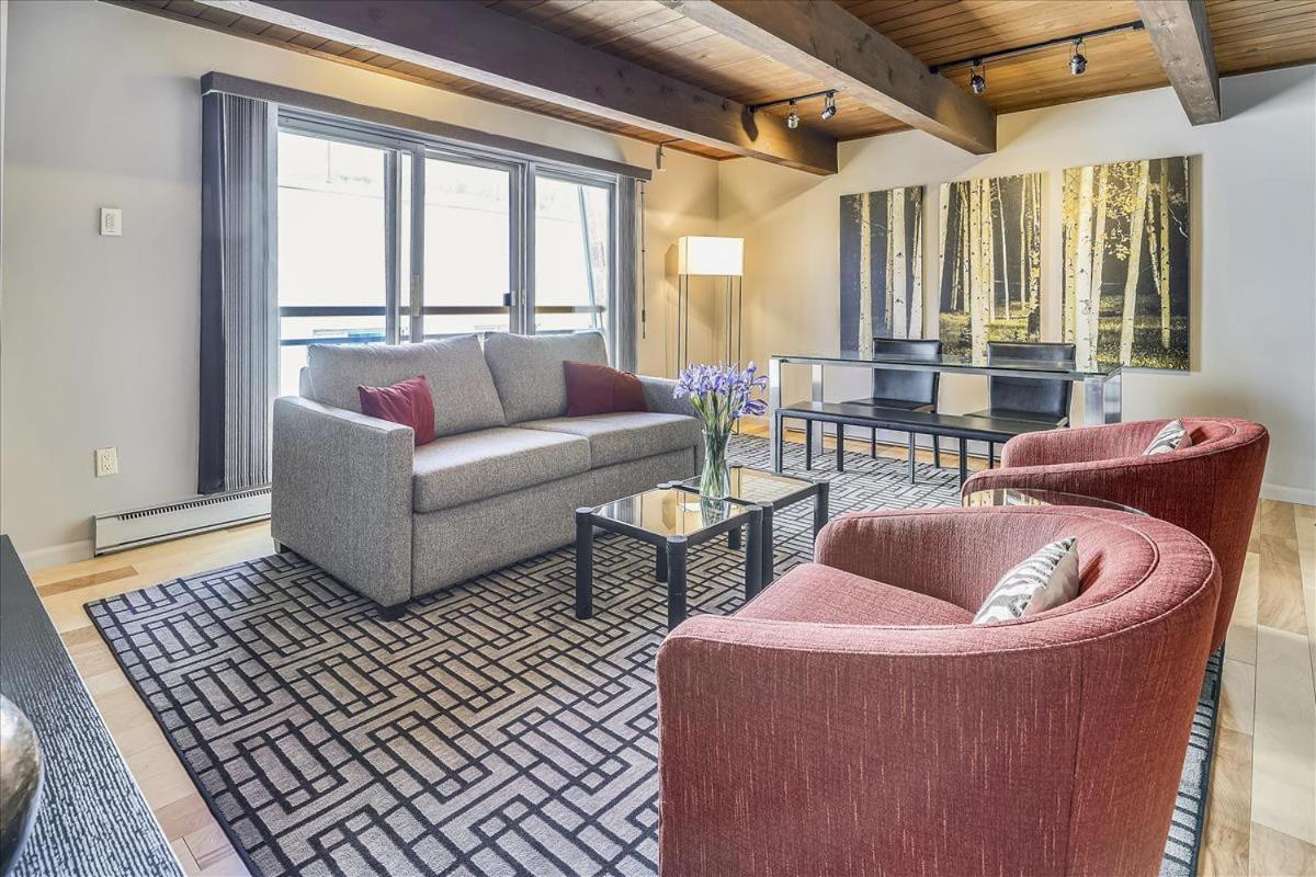 Modern Condo, 1 Block To Gondola - Ideal Vacation Location *